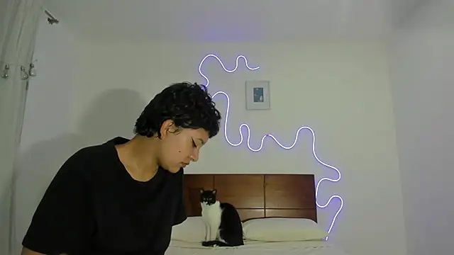 Snapshot of hardcoreheat_ind chatting on 03.24.26 hardcoreheat ind online show from 03.24.26