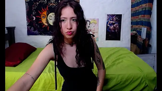 Snapshot of ViolettNyx chatting on 02.11.26 ViolettNyx online show from 02.11.26