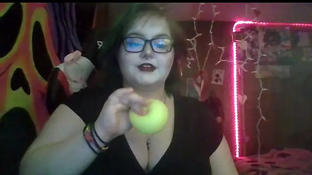 Snapshot of thatskarma chatting on 02.11.26 thatskarma online show from 02.11.26