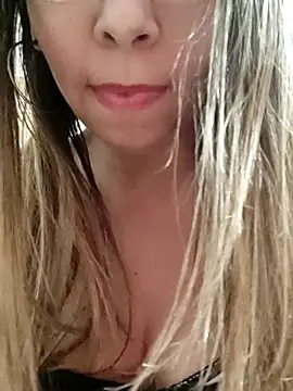 Snapshot of miel02 chatting on 02.27.26 miel02 online show from 02.27.26