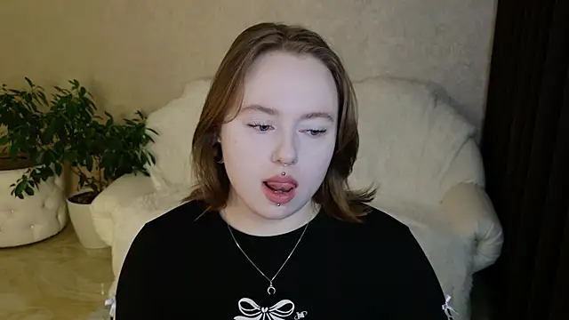 Snapshot of SelenaAsti chatting on 02.13.26 SelenaAsti online show from 02.13.26