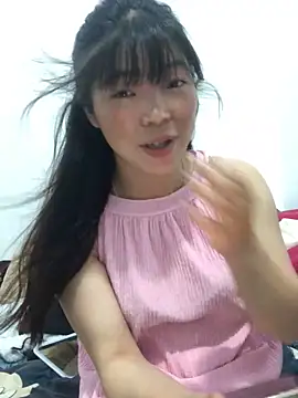 Snapshot of cuty_lusy chatting on 05.17.26 cuty lusy online show from 05.17.26