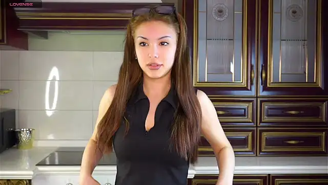 Snapshot of SulemaNeugin chatting on 03.23.26 SulemaNeugin online show from 03.23.26