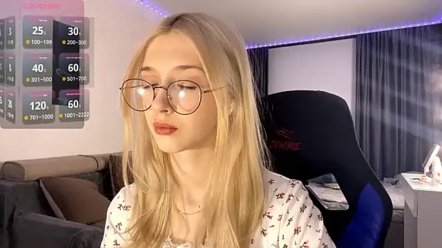 Snapshot of TaliCaan chatting on 03.25.26 TaliCaan online show from 03.25.26