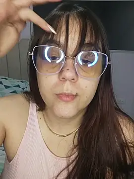 Snapshot of its_lauu_ chatting on 02.18.26 its lauu online show from 02.18.26