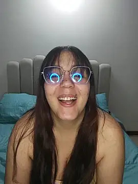 Snapshot of its_lauu_ chatting on 03.03.26 its lauu online show from 03.03.26