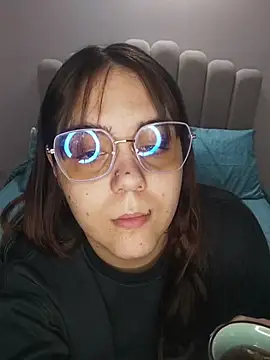 Snapshot of its_lauu_ chatting on 03.04.26 its lauu online show from 03.04.26