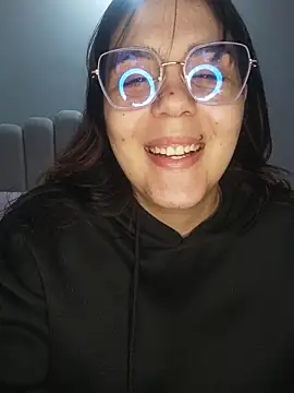 Snapshot of its_lauu_ chatting on 03.08.26 its lauu online show from 03.08.26