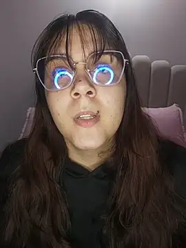 Snapshot of its_lauu_ chatting on 03.09.26 its lauu online show from 03.09.26