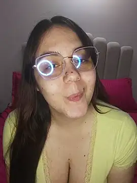 Snapshot of its_lauu_ chatting on 03.11.26 its lauu online show from 03.11.26