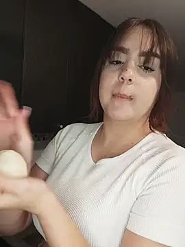 Snapshot of its_lauu_ chatting on 03.12.26 its lauu online show from 03.12.26