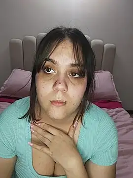 Snapshot of its_lauu_ chatting on 03.14.26 its lauu online show from 03.14.26