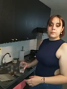 Snapshot of its_lauu_ chatting on 03.15.26 its lauu online show from 03.15.26