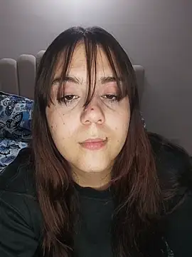 Snapshot of its_lauu_ chatting on 03.24.26 its lauu online show from 03.24.26