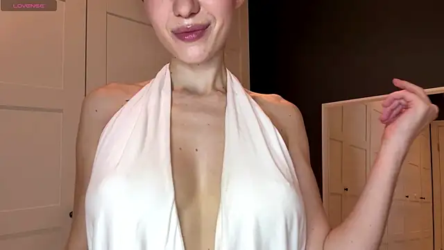 Snapshot of Alicecutepie chatting on 06.13.26 Alicecutepie online show from 06.13.26