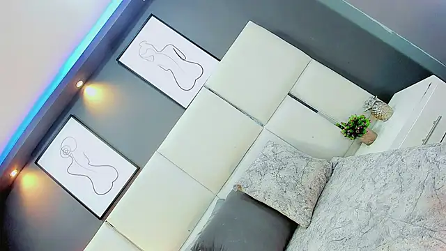 Daniiela Foxx online show from 02.13.26