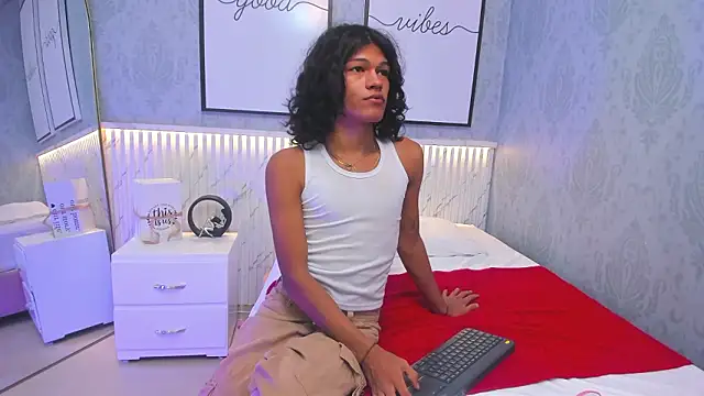 littlesweet18  online show from 02.12.26