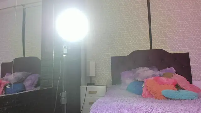 Sara Love 1 online show from 04.25.26