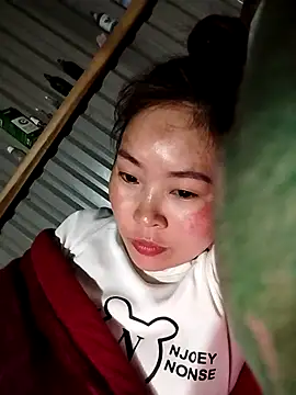 Snapshot of Yiyoongg chatting on 02.14.26 Yiyoongg online show from 02.14.26