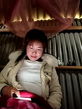 Snapshot of Yiyoongg chatting on 02.17.26 Yiyoongg online show from 02.17.26