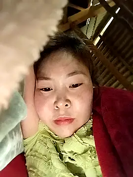 Snapshot of Yiyoongg chatting on 02.19.26 Yiyoongg online show from 02.19.26