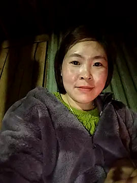 Snapshot of Yiyoongg chatting on 02.22.26 Yiyoongg online show from 02.22.26