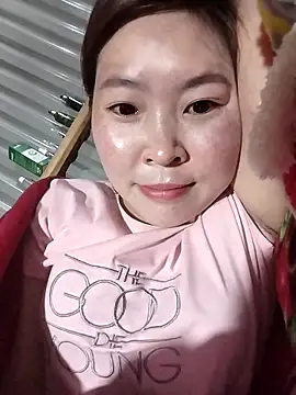 Snapshot of Yiyoongg chatting on 02.23.26 Yiyoongg online show from 02.23.26