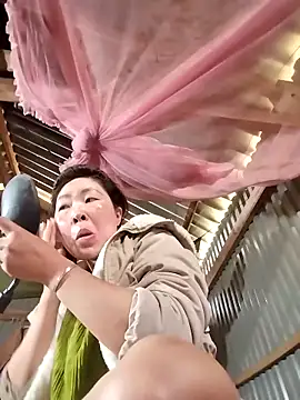 Snapshot of Yiyoongg chatting on 02.27.26 Yiyoongg online show from 02.27.26