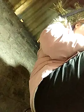 Snapshot of Yiyoongg chatting on 03.19.26 Yiyoongg online show from 03.19.26