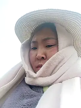 Snapshot of Yiyoongg chatting on 03.21.26 Yiyoongg online show from 03.21.26