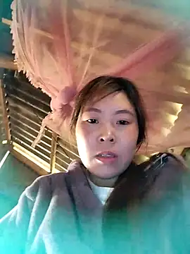 Snapshot of Yiyoongg chatting on 03.25.26 Yiyoongg online show from 03.25.26