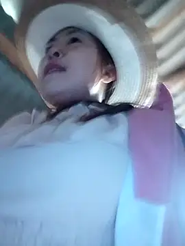 Snapshot of Yiyoongg chatting on 04.14.26 Yiyoongg online show from 04.14.26