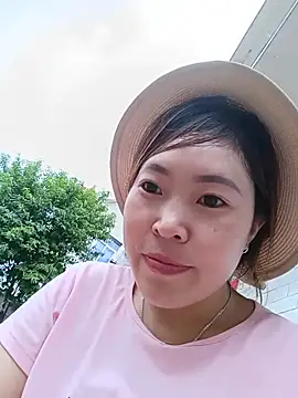 Snapshot of Yiyoongg chatting on 07.22.26 Yiyoongg online show from 07.22.26