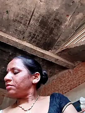 Snapshot of Anitarakkoli chatting on 06.04.26 Anitarakkoli online show from 06.04.26
