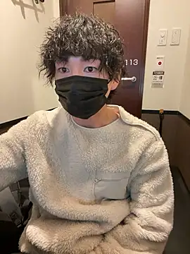 Snapshot of --ha-ru-- chatting on 02.18.26 --ha-ru-- online show from 02.18.26