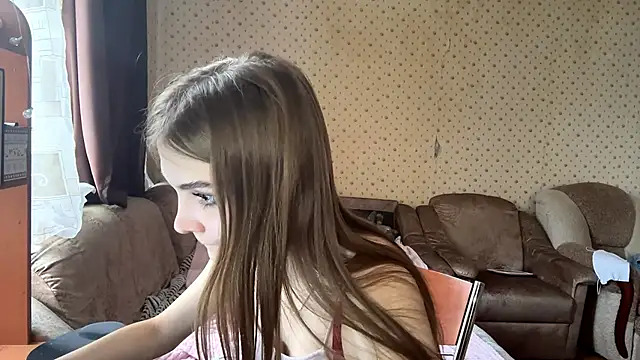 Snapshot of Babysmall_girl chatting on 02.08.26 Babysmall girl online show from 02.08.26