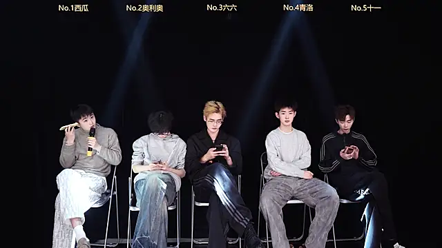 Snapshot of Dzboy-001 chatting on 02.09.26 Dzboy-001 online show from 02.09.26