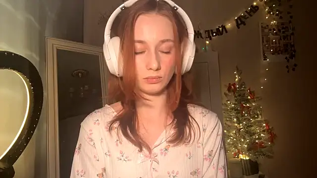 Snapshot of CordeliaEll chatting on 02.17.26 CordeliaEll online show from 02.17.26