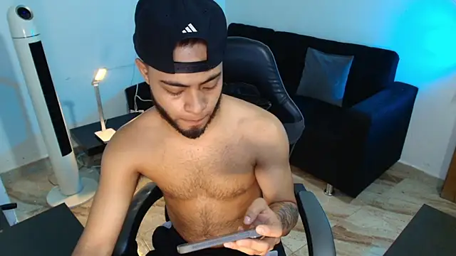 Snapshot of Xanderstone00 chatting on 03.20.26 Xanderstone00 online show from 03.20.26