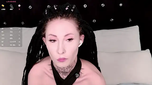 Snapshot of roxy_morrison_x chatting on 03.22.26 roxy morrison x online show from 03.22.26