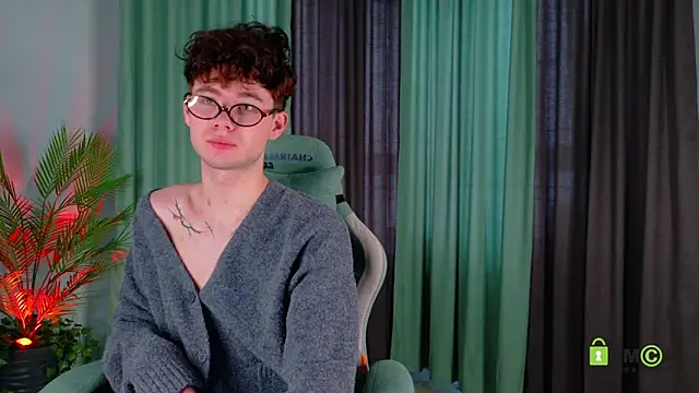 moon Gloww online show from 03.24.26