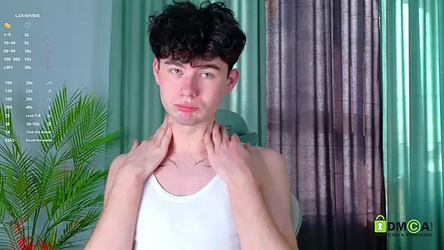 moon Gloww online show from 04.01.26