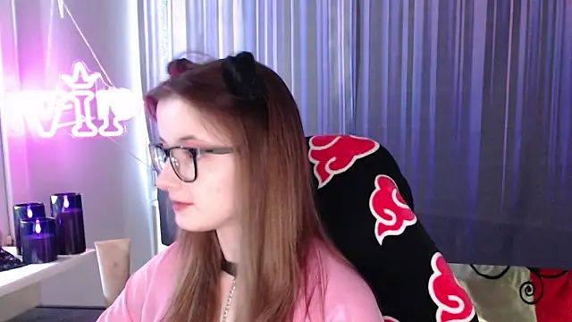 Snapshot of LunaXcherry chatting on 06.22.26 LunaXcherry online show from 06.22.26