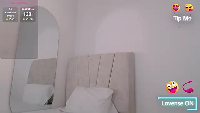 Lucia Lavelle online show from 03.07.26