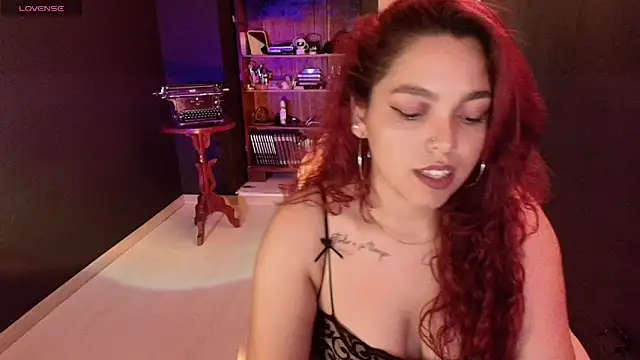 Snapshot of scarlett_velvet_ chatting on 02.20.26 scarlett velvet online show from 02.20.26