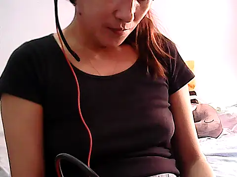 Snapshot of allurie_44 chatting on 02.19.26 allurie 44 online show from 02.19.26