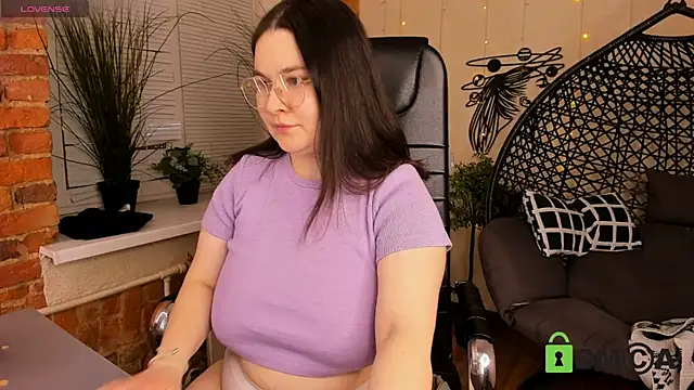 Snapshot of Mila_melodyy chatting on 02.14.26 Mila melodyy online show from 02.14.26