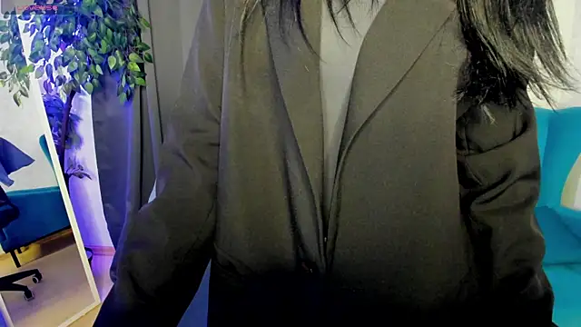 Snapshot of little__isabel chatting on 05.18.26 little isabel online show from 05.18.26