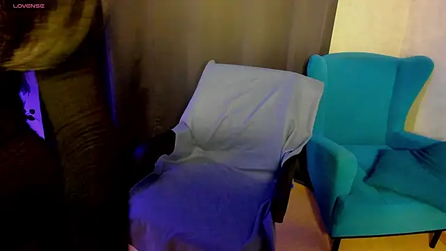 Snapshot of little__isabel chatting on 05.20.26 little isabel online show from 05.20.26