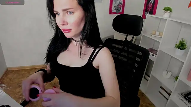 Snapshot of little__isabel chatting on 06.03.26 little isabel online show from 06.03.26